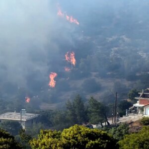 yunanistanda orman yangini 1 olu yerlesimler tahliye edildi cn9Gfji7