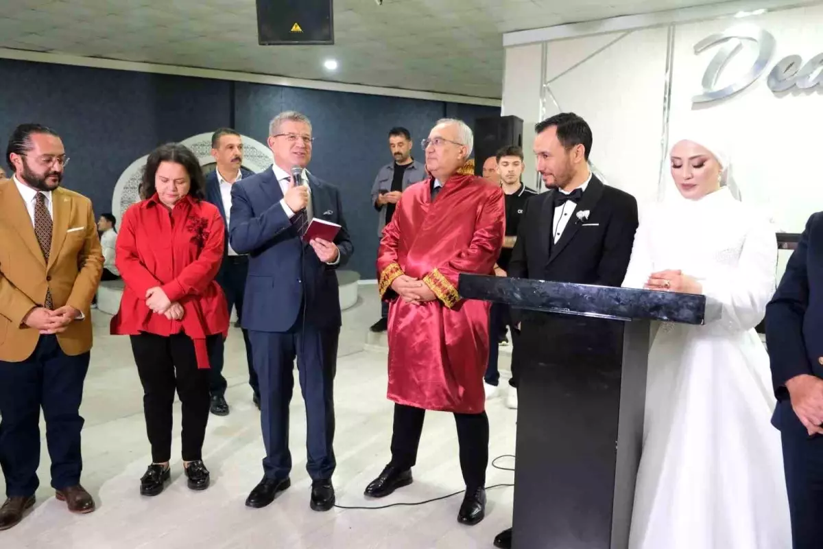 denizlide gazeteci kubilay demir ile seyma colgecenin nikah toreni gerceklesti tJMkKvKu.jpg