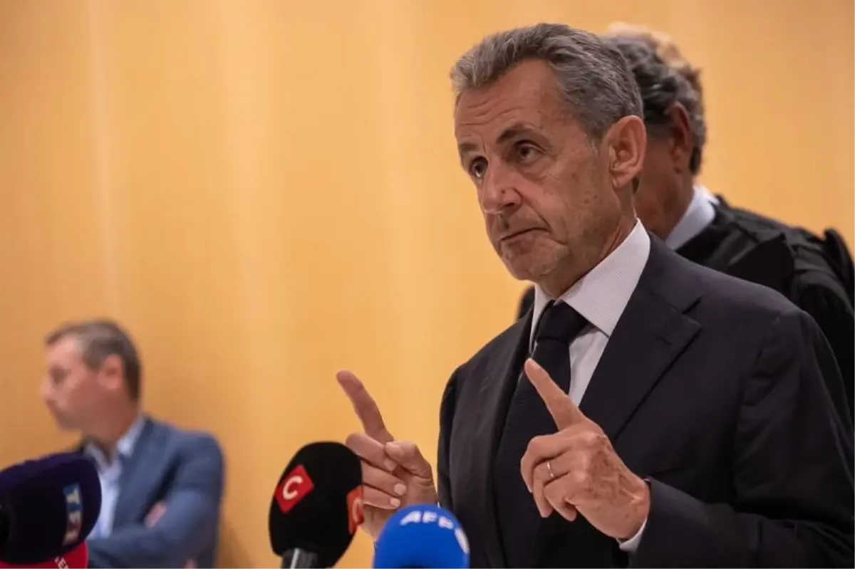 eski fransa cumhurbaskani sarkozy hapis cezasina girecek 6CSlUCkh.jpg