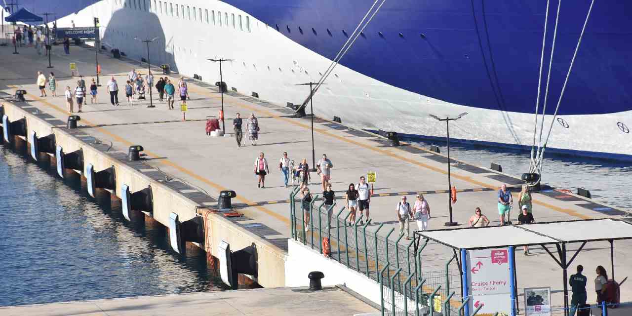 bodruma bin 853 kisi iki gemiyle geldi rbQtLYs4.jpg