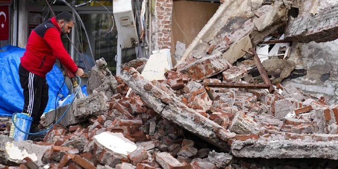 depremlerle sarsilan sindirgi afet bolgesi ilan edildi c9TEns2S.jpg